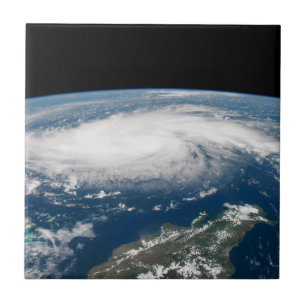 Orkanen Dorian över Atlanten. Kakelplatta