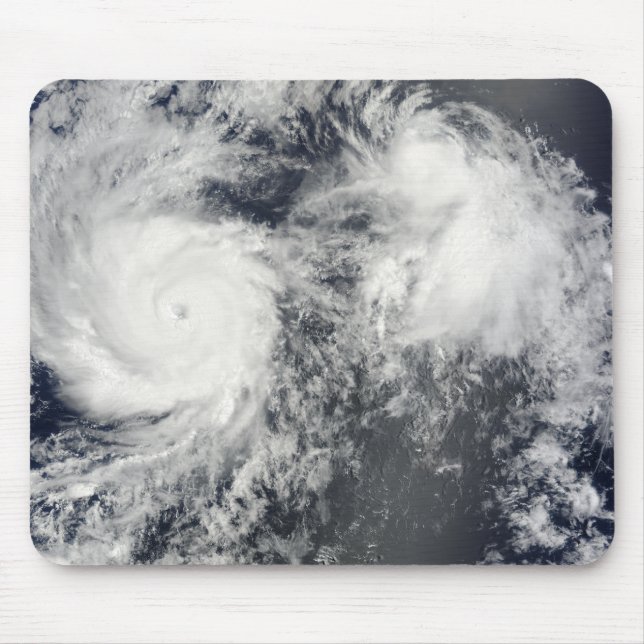 Orkanen Felicia och Storm Enrique öster av Haw Musmatta (Framsidan)
