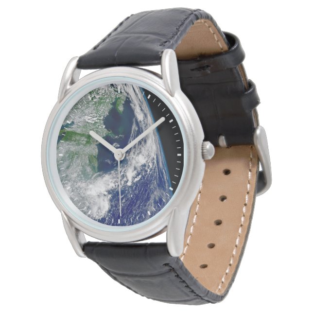 Orkanen Frances på en deljord. Armbandsur (Vinklad)