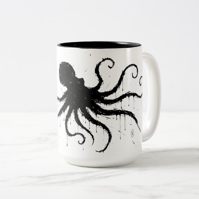 Orkney Dark Ink Illustration – Grasping Octopus Två-Tonad Mugg (Framsida höger)