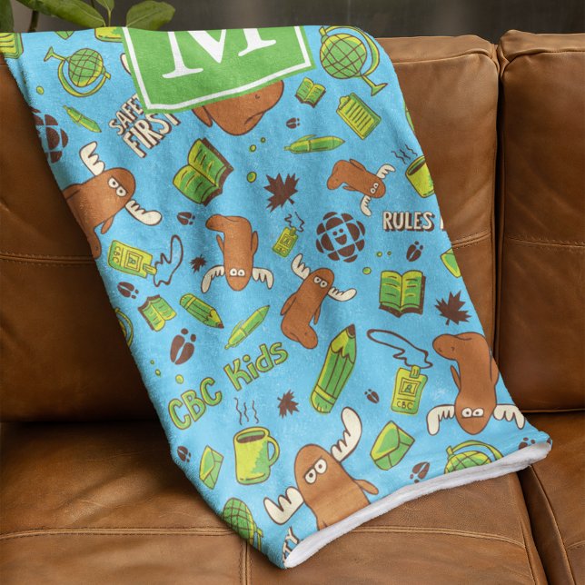Orlando Mönster Monogram Fleecefilt (Blanket folded over couch)