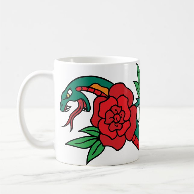 Orm Slingad Runt En Röd Ros Tatuering Konst Kaffemugg (Vänster)