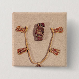 Örn-formad brosch och ett halsband knapp