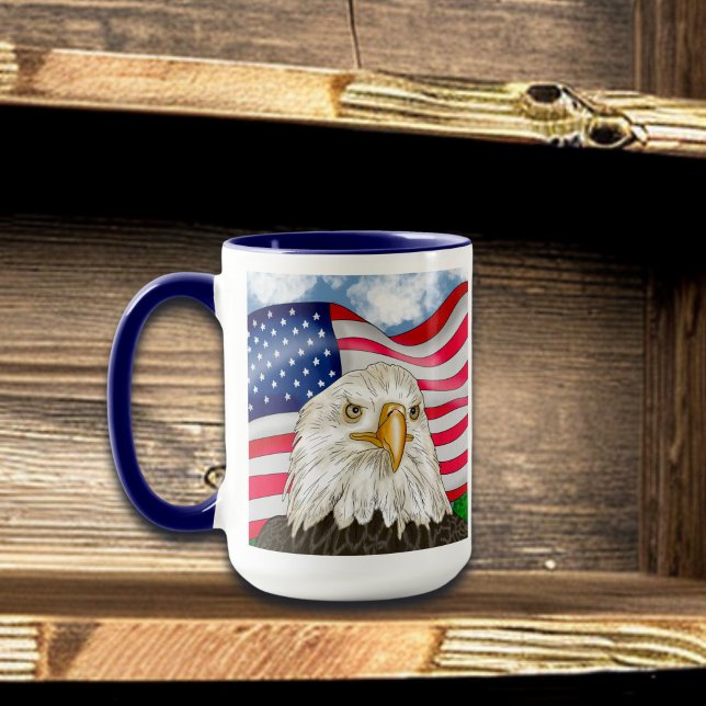 Örn framför American Flagga Patriotic Art Mugg (Skapare uppladdad)