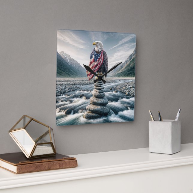 Örn med amerikansk Flagga i Kairn Fyrkantig Klocka (Kontor)