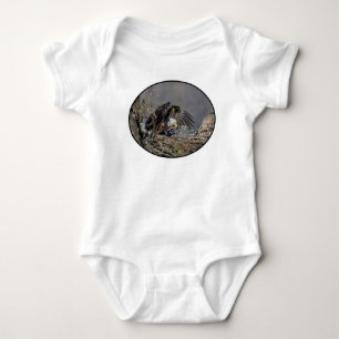 Örn med hennes baby tee