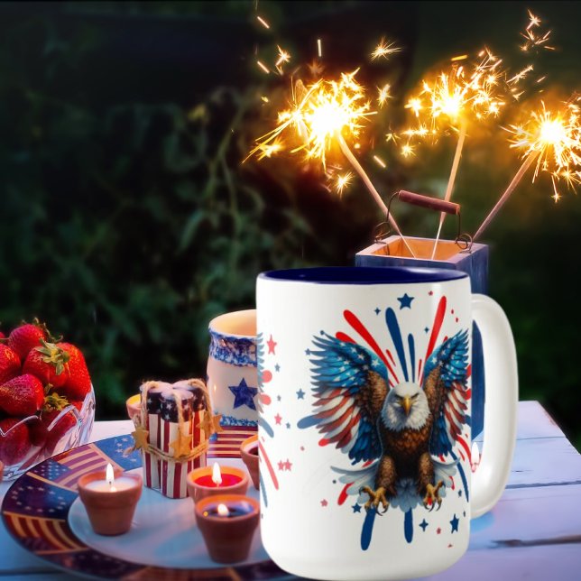 Örn och Vibrant Stars och stripes Mugg (This mug adds a bold touch to your morning routine or 
 Patriotic dinnerware collection.)