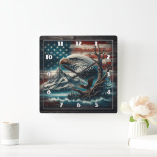 Örn Perched by Mountain och American Flagga Fyrkantig Klocka