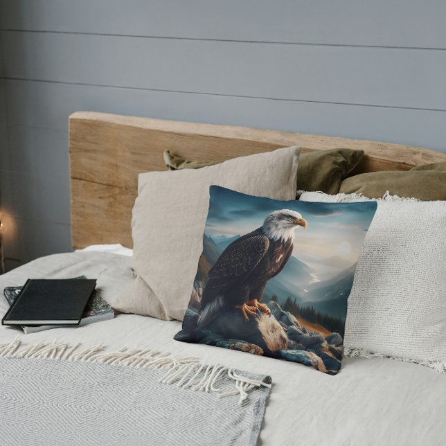 Örn sittande på klippig terräng kudde (Skapare uppladdad)