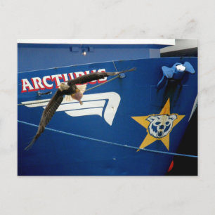Örn som flyger förbi F/V Arcturus Vykort