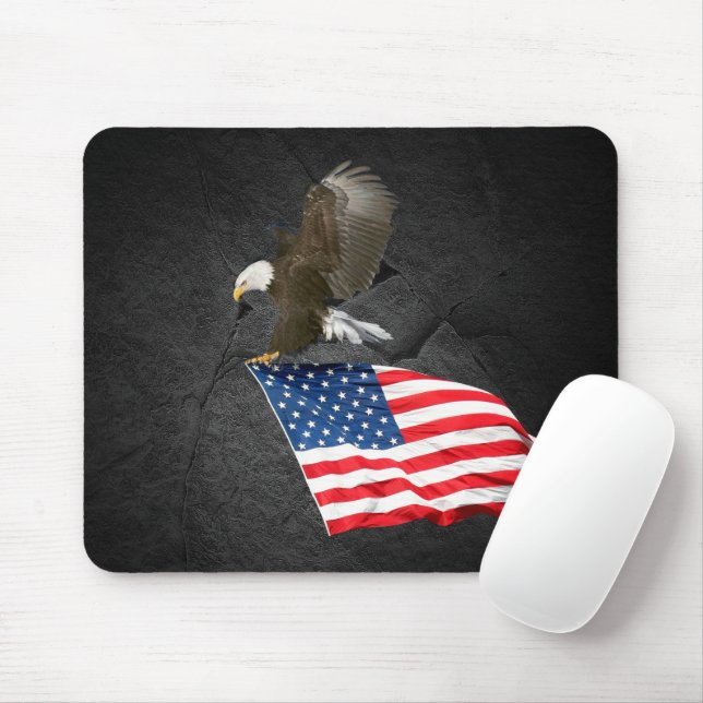 Örn som flyger med en amerikansk Flagga Musmatta (Med mus)