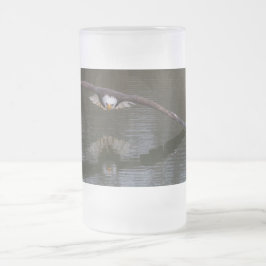 Örn under flygning frostat ölglas