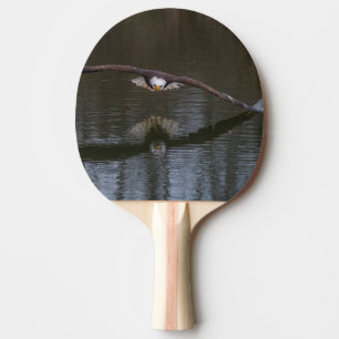 Örn under flygning pingisracket
