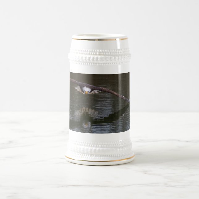 Örn under flygning sejdel (Center)