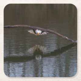 Örn under flygning underlägg papper kvadrat