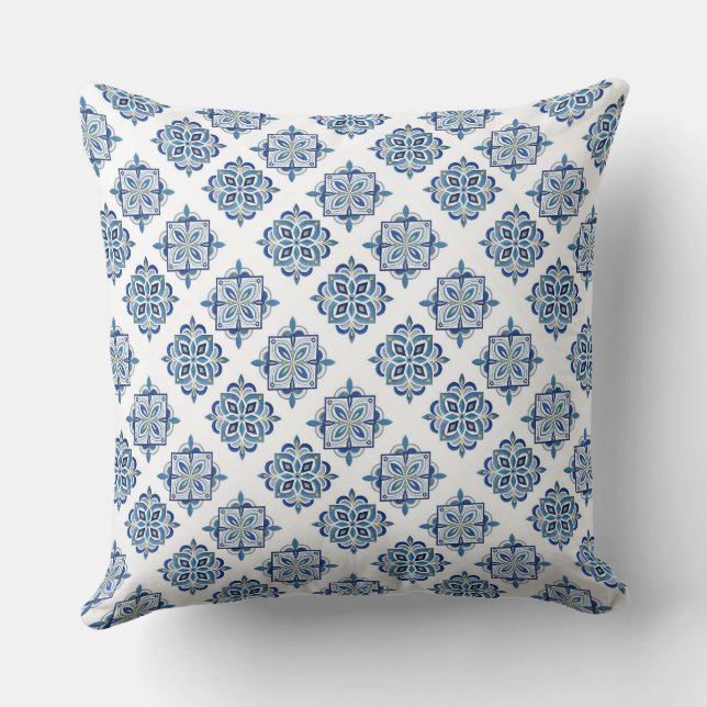 Ornament broderad blå på vit kudde (Baksida)