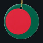 Ornament med flagga Bangladesh<br><div class="desc">Lägg till en festlig beröring av Bangladesh-pridet till din helgdag-dekoration med den här prydnadsfiguren i Bangladesh flagga! Den här prydnadsformen är utformad med precision och visar den koniska röda cirkeln på gröntens bakgrund, som representerar Bangladesh nationella flagga. Den vibrerande designen gör den till ett tillägg till Julgran, helgdag eller firande...</div>