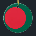 Ornament med flagga Bangladesh<br><div class="desc">Lägg till en festlig beröring av Bangladesh-pridet till din helgdag-dekoration med den här prydnadsfiguren i Bangladesh flagga! Den här prydnadsformen är utformad med precision och visar den koniska röda cirkeln på gröntens bakgrund, som representerar Bangladesh nationella flagga. Den vibrerande designen gör den till ett tillägg till Julgran, helgdag eller firande...</div>
