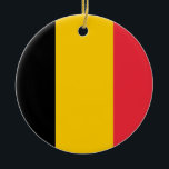 Ornament med flagga Belgien<br><div class="desc">Fira julhelgen med vår vackra julprydnad i flagga Belgien! Detta prydnadsföremål, som utformats med stor noggrannhet och uppmärksamhet, betalar en hyllning till Belgiens rik kulturarv och nationella identitet. I utformningen visas stolt flagga i Belgien, med tre lodräna svart, gult och rött. Oavsett om du tilltalar Julgran eller får en tankfull...</div>