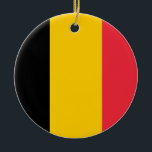 Ornament med flagga Belgien<br><div class="desc">Fira julhelgen med vår vackra julprydnad i flagga Belgien! Detta prydnadsföremål, som utformats med stor noggrannhet och uppmärksamhet, betalar en hyllning till Belgiens rik kulturarv och nationella identitet. I utformningen visas stolt flagga i Belgien, med tre lodräna svart, gult och rött. Oavsett om du tilltalar Julgran eller får en tankfull...</div>