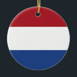 Ornament med flagga Nederländerna<br><div class="desc">Upptäck er julhelg med det nederländska pridet med vår festliga julprydnad som finns i flagga Nederländerna! Bjud in er helgdag-dekoration med Nederländernas anda med vårt noggrant utarbetade prydnadsföremål, försedd med den sjudande utformningen av den nederländska flagga. Det djärva röda, vita och blå färg, som arrangeras i vågrät rand, fångar kärnan...</div>