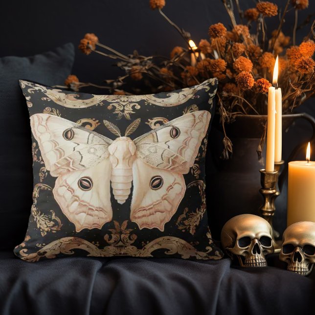 Ornamenterad Moth Design Kudde (Skapare uppladdad)