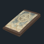 Ornamenterad teori med geodetisk design<br><div class="desc">Denna ornerade geometriska utformning,  som inte är lika involverad som Pythagoras,  är dock fångad på denna prydnadstapetik. Motivet har en uråldrig känsla och kan ge en underbar gåva till alla som uppskattar synen på det ornata arbetet.</div>