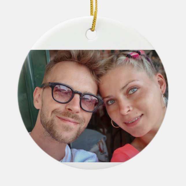 Ornamenterade familjeminnen för anpassadets ramar julgransprydnad keramik (Framsidan)