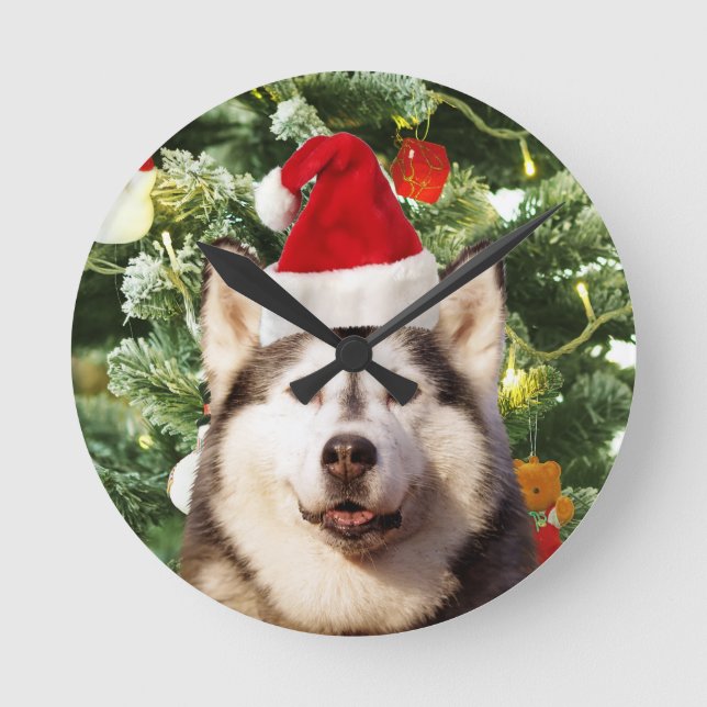 Ornamenterade siberian husky vid Julgran Snögubbe Rund Klocka (Framsida)