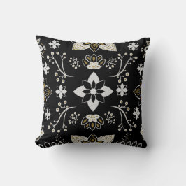Ornate black and white floral pattern  kudde