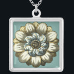 Ornate Blommigt Medallion on Light Blue Background Silverpläterat Halsband<br><div class="desc">En ljusblå bakgrund fungerar som accent på den här ornerade blommigtens medalonmålning av Vision Studio. Lagrar av löv mångdubblar blommans skönhet och ge den mycket livskraftig. Köp den idag och låt den blomma in i ditt hem!</div>
