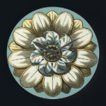 Ornate Blommigt Medallion on Light Blue Background Stor Klocka<br><div class="desc">En ljusblå bakgrund fungerar som accent på den här ornerade blommigtens medalonmålning av Vision Studio. Lagrar av löv mångdubblar blommans skönhet och ge den mycket livskraftig. Köp den idag och låt den blomma in i ditt hem!</div>