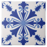 Ornate Bloom Kakelplatta<br><div class="desc">Ornate Bloom är en dramatisk blommigt-inspirerad platta som utstrålar från en stiliserad centralblomma till baroque petal-formationer och symmetriska förlängningar. Den levande kobolten och mjuka periwinkle blandar ihop med invecklade löv-liknande motiv och spikade teardroppar, vilket framkallar klassisk marmelanstelegans i Medelhavsområdet och Östra Europa. En förfinad utformning och utformning av riken för...</div>