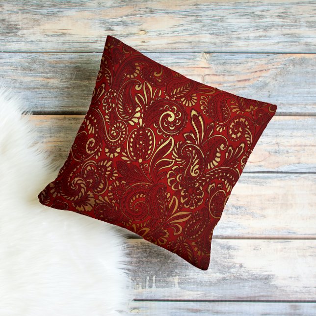 Ornate Burgundy Red Guld Flowers Bohemian Paisley Kudde (Skapare uppladdad)