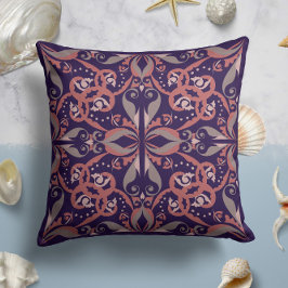 Ornate Elegance in Deep Violet Kudde