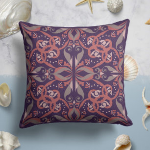 Ornate Elegance in Plum Kudde