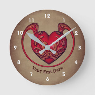 Ornate Elegant Red Heart Design Personlig Rund Klocka