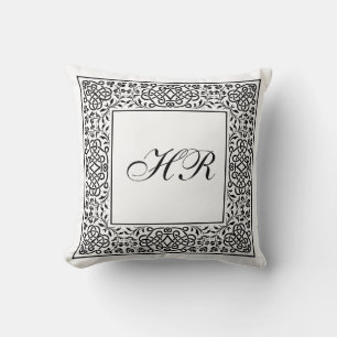 Ornate Knotwork Monogram Kudde