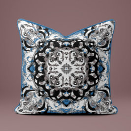 Ornate Mandala Decorative Pillow in Delft Blue Kudde