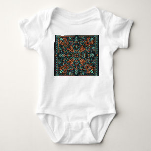Ornate Paisley Bandana: Silke Nacke. T Shirt