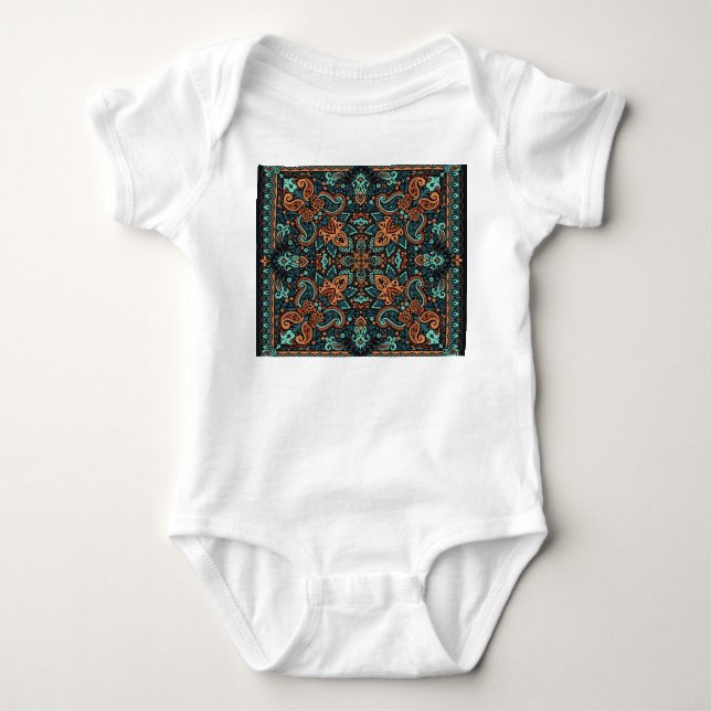 Ornate Paisley Bandana: Silke Nacke. T Shirt (Framsida)