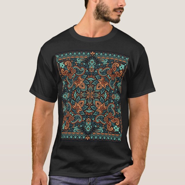 Ornate Paisley Bandana: Silke Nacke. T Shirt (Framsida)
