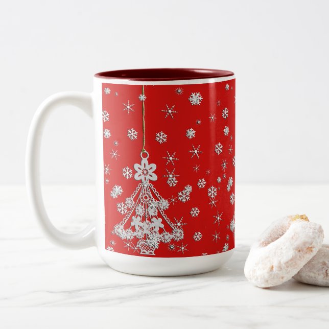 Ornate White Julgran & Snöflingor Två-Tonad Mugg (Med munk)