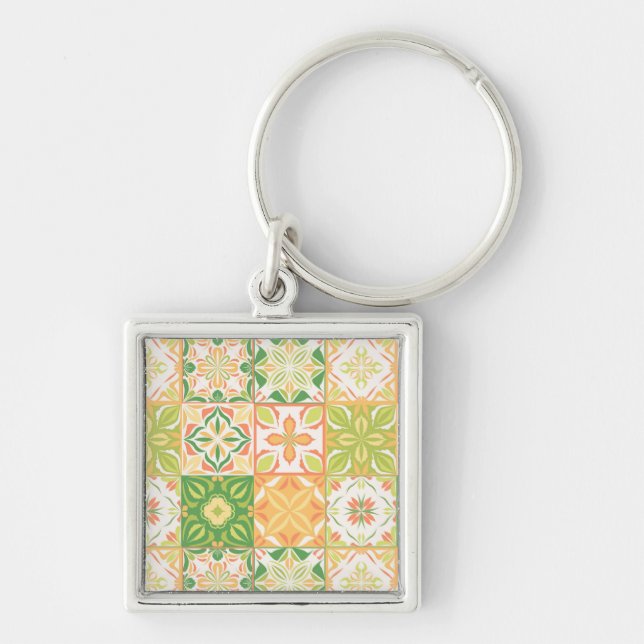 Ornera plattor i grönt och gult fyrkantig silverfärgad nyckelring (Framsidan)