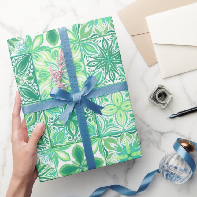 Ornera plattor i grönt och vitt presentpapper (Gifting)