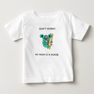 Oroa dig inte att mamma är en sjuksköterska. t shirt
