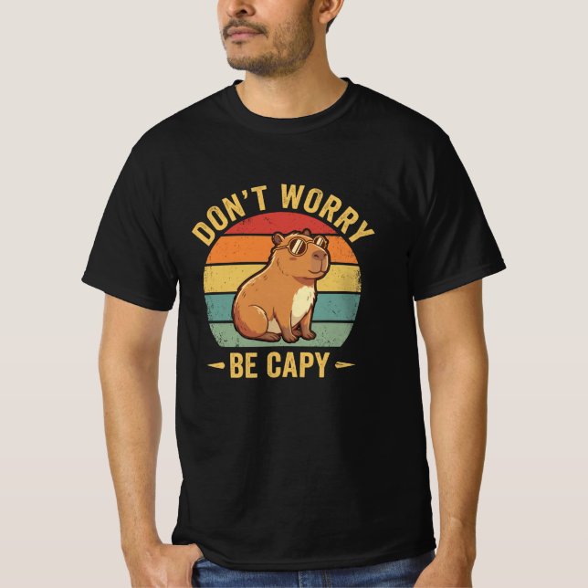 Oroa Inte Var Capy Rolig Capybara Retro Solnedgång T Shirt (Framsida)