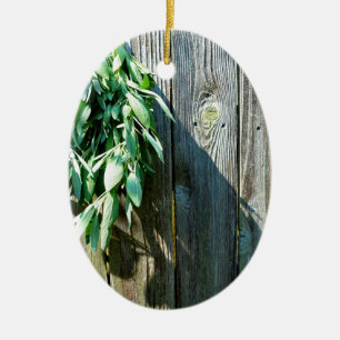 Örter av botaniskt grönt, nödrad, av trä julgransprydnad keramik