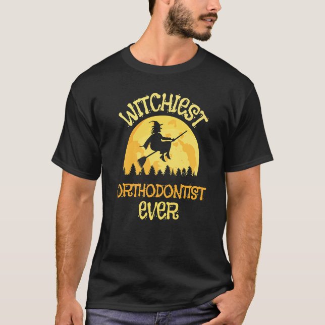 Orthodontist Witch Halloween Humor T Shirt (Framsida)