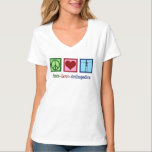 Orthopedist Peace Kärlek Orthopedics Office T-shirt<br><div class="desc">Freden Kärlek Orthopedics är närvarande. En söt julklapp till en ortopedisk kirurg eller ortopedist som arbetar med muskuloskeletala systemet och patienter som behöver skuldra- och höftkirurgi. Ett fredstecken,  ett hjärta och ett skelett för att visa specialitetens ben.</div>